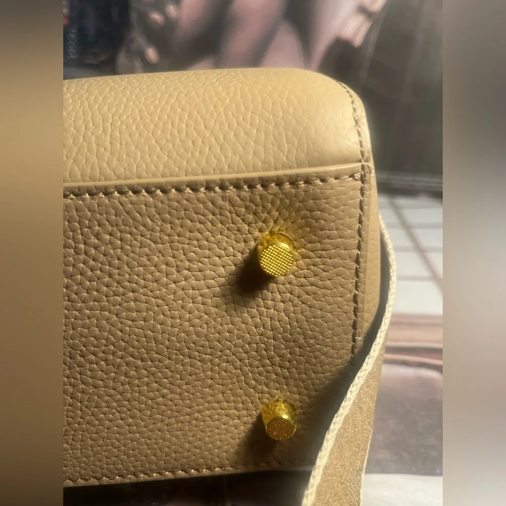 Elegant Tan  Handbag with 🩷 charm - perfect for the fall season ! 🍂🍂🍁🍁🍁🍁 - Picture 10 of 13